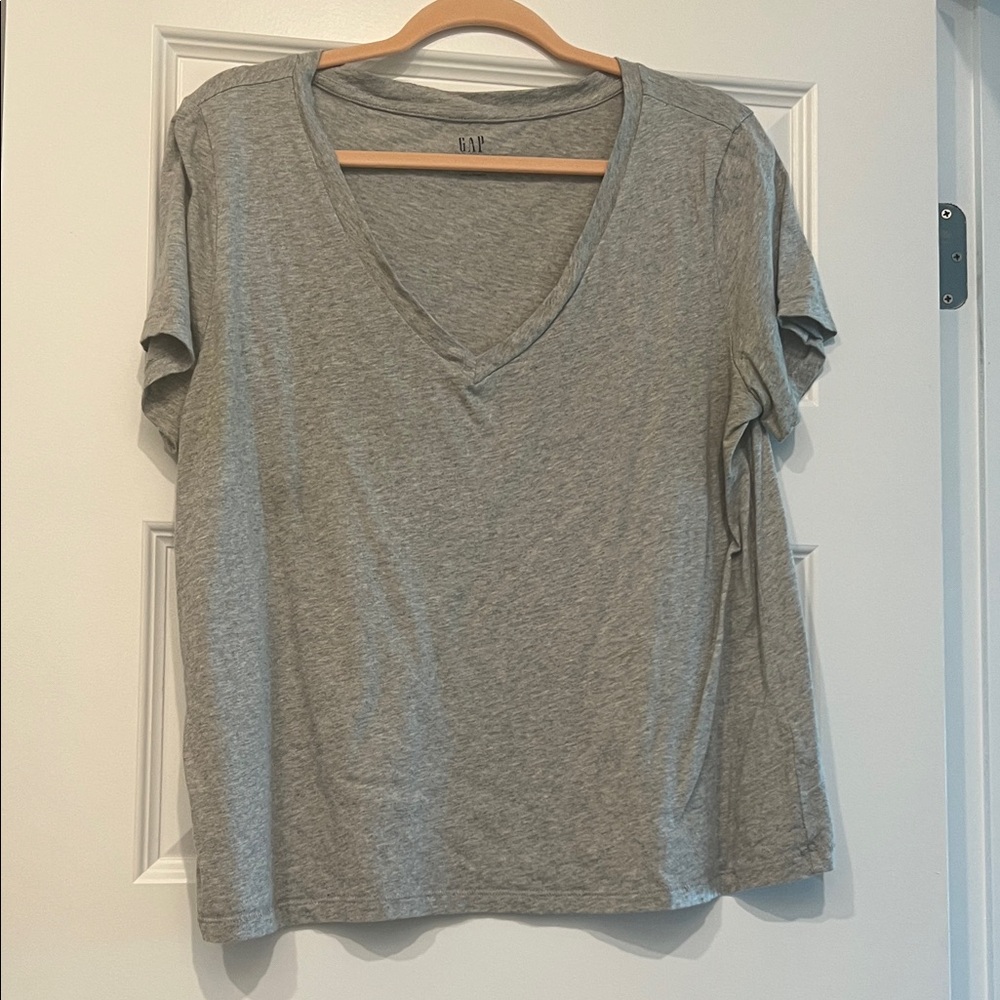 GAP Women's Light Gray V-Neck Tee